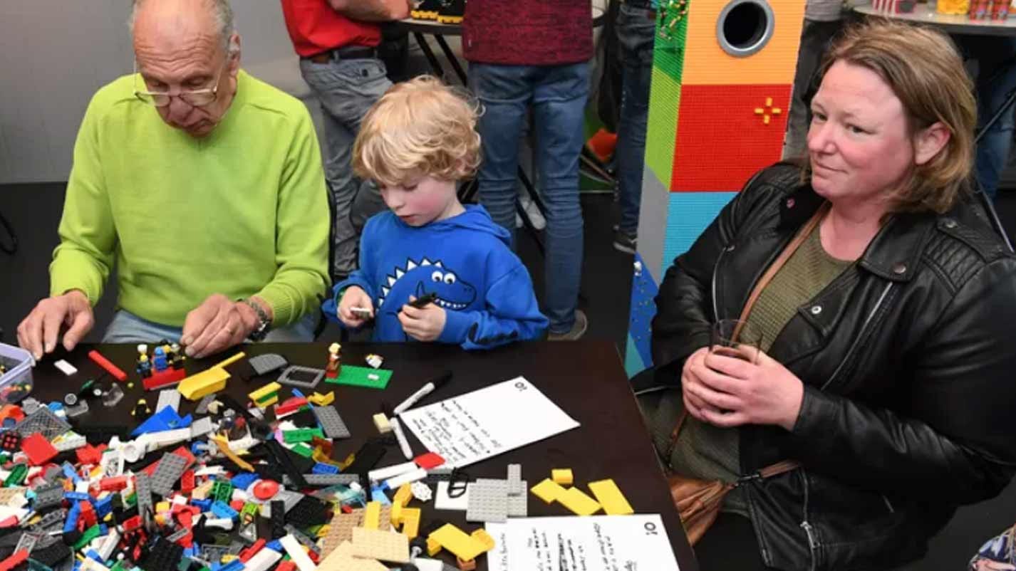 Vol overgave bouwen in een heuse LEGO Brickroom in Dongen