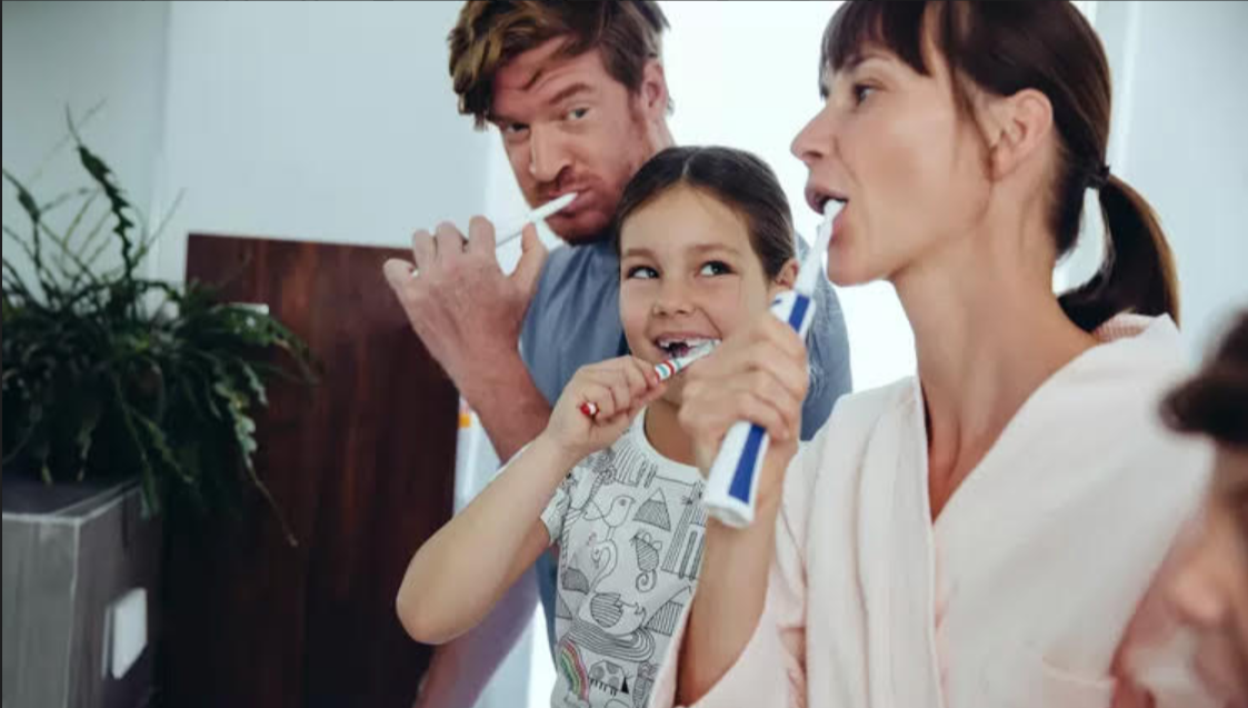 Poetsen met een elektrische tandenborstel: dit is de beste