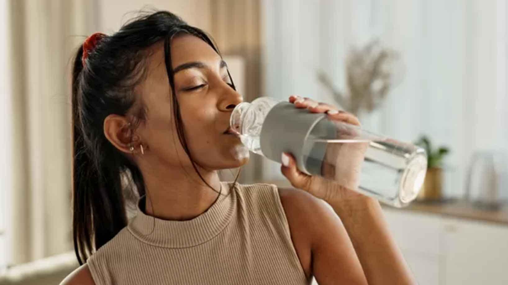 Fabels en feiten over water drinken